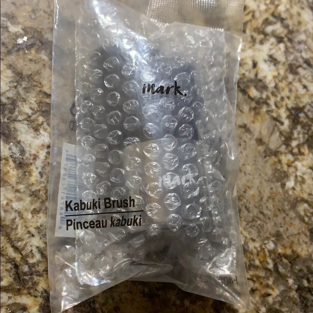 mark. Kabuki Brush